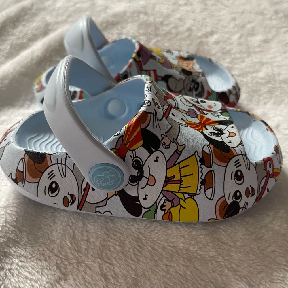 Blue and White Cartoon Print Sandals for Everyday Comfort Size 2